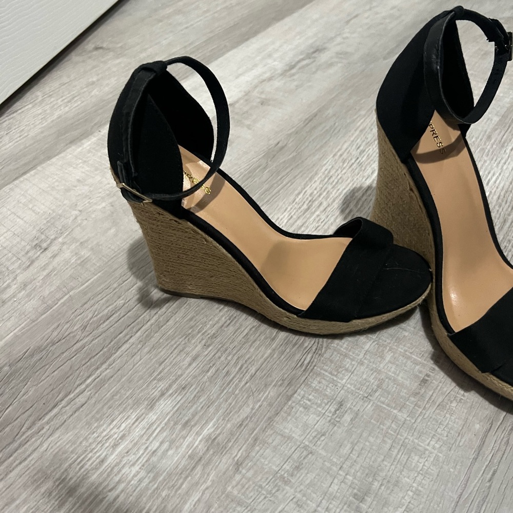Express Wedges - Picture 2 of 5